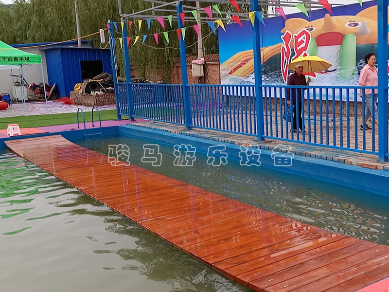 网红水上拓展设备